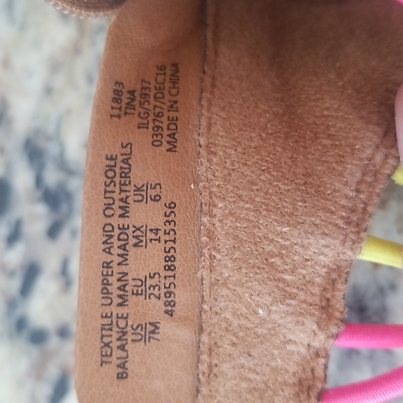 NWOT Piper Rainbow Sandals - Picture 5 of 7
